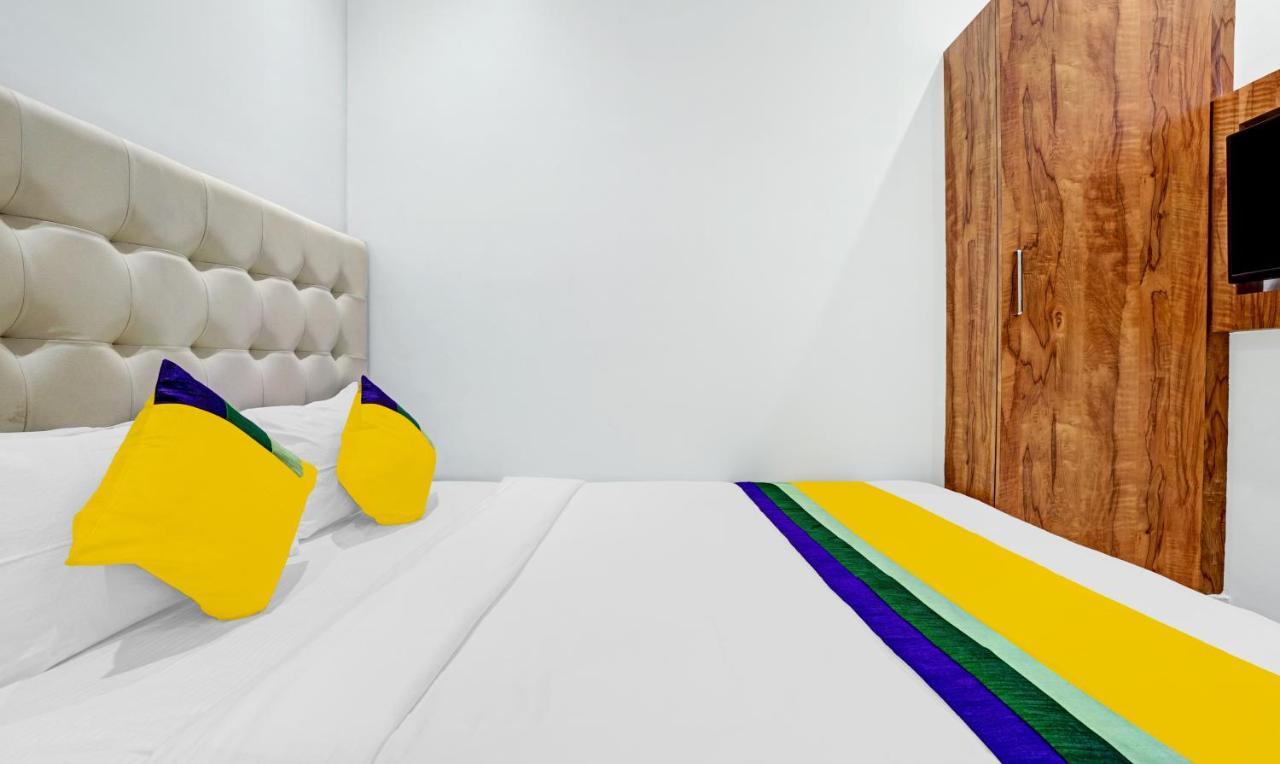 Itsy Hotels Heraa International Bombay Extérieur photo